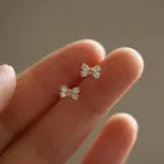 Pendientes redondos de piedra de circonia cúbica con barra de Metal de Color dorado para mujer, pendiente de poste CZ con forma de lazo, pendiente brillante clásico 5
