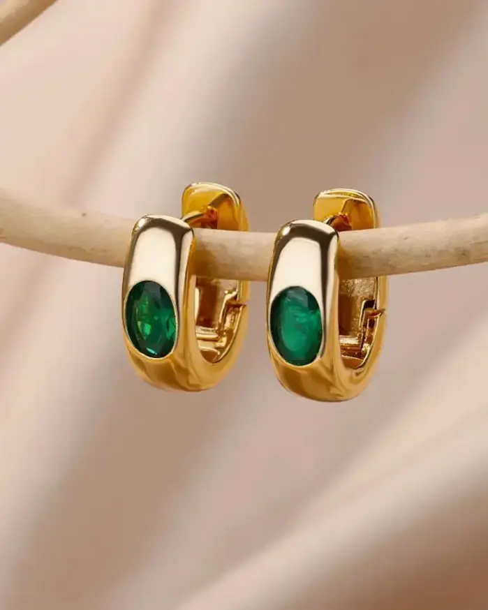 Pendientes de aro de circonia Retro para mujer, aretes perforados de acero inoxidable, pendientes de diseño de nicho simples de lujo ligeros 1