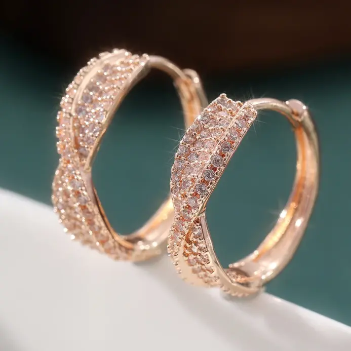 Pendientes de aro chapados en oro con circonita sintética con incrustaciones brillantes de lujo para mujer, accesorios de joyería de boda diarios exquisitos a la moda 2