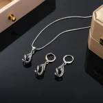 Conjunto de pendientes y collar para mujer, colgante de aleación de cobre de viento ligero de lujo, piedra de cristal negro, sección de Clip para oreja, joyería combinada, 3 uds. 3