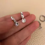 Pendientes redondos de piedra de circonia cúbica con barra de Metal de Color dorado para mujer, pendiente de poste CZ con forma de lazo, pendiente brillante clásico 2