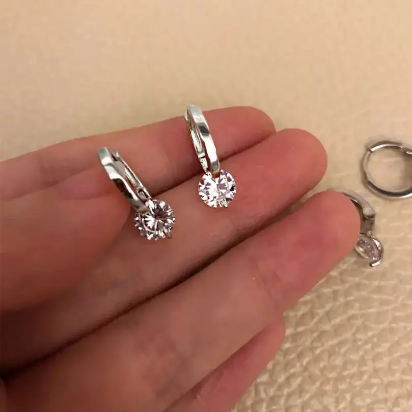 Pendientes redondos de piedra de circonia cúbica con barra de Metal de Color dorado para mujer, pendiente de poste CZ con forma de lazo, pendiente brillante clásico 2