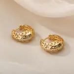 Pendientes de aro de flor hueca de circón para mujer y niña, tejido de acero inoxidable, exquisito pendiente redondo, regalo de joyería de boda 9