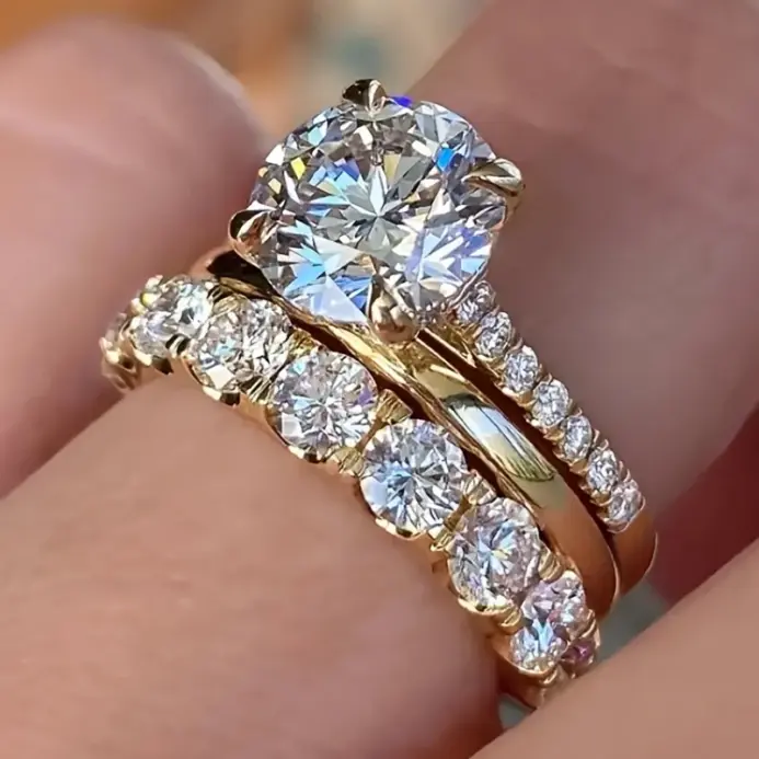 Huitan-Juego de 3 uds de anillos para mujer, joyería de dedo de circonia redonda brillante de lujo, accesorios de Color dorado a la moda para boda 1