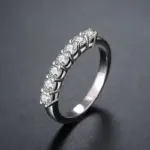 Anillos de boda de moissanita de 5 piedras, banda de media eternidad de corte brillante redondo, anillo de boda de diamante de laboratorio de plata 925 de 3mm para mujeres y hombres 32 Anillos de boda de moissanita de 5 piedras, banda de media eternidad de corte brillante redondo, anillo de boda de diamante de laboratorio de plata 925 de 3mm para mujeres y hombres 32