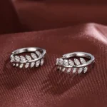 pendientes de aro pequeños con forma de hoja de oliva para mujer, aretes sencillos y elegantes, pavimentados de cristal brillante CZ, exquisitos pendientes para chica, joyería de moda 5