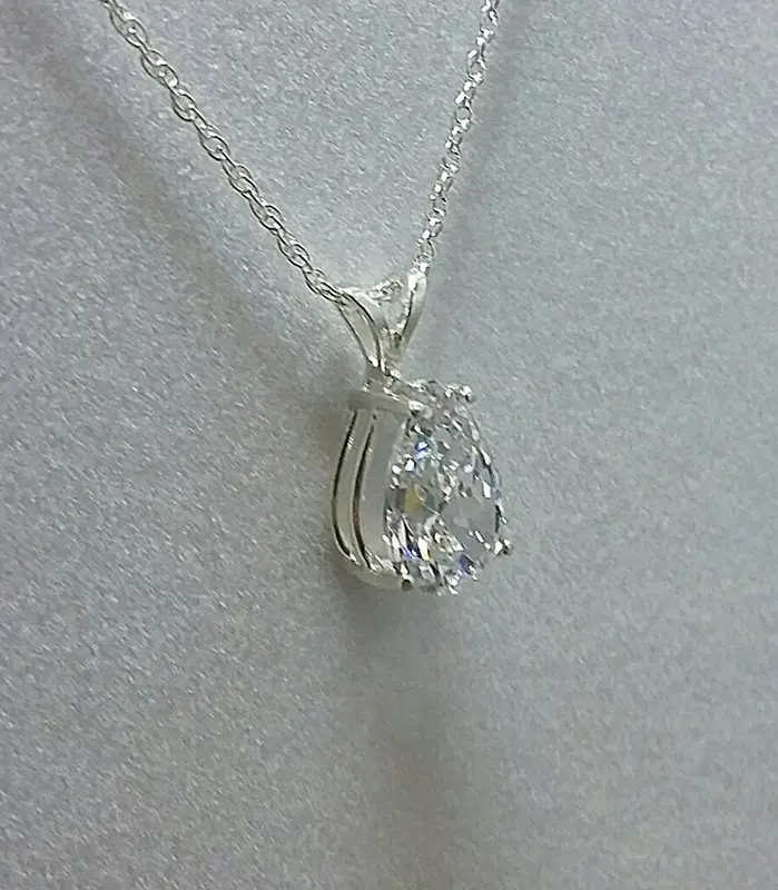 Huitan-collar de cristal de circonia cúbica para mujer, gota de agua, accesorios femeninos simples y elegantes, regalo, joyería de boda 2021 2