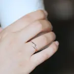 Anillo de boda de diseño moderno para mujer con incrustaciones de piedra de circonia cúbica AAA, anillos de compromiso de Color dorado de lujo, joyería de moda novedosa 2