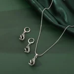 Conjunto de pendientes y collar para mujer, colgante de aleación de cobre de viento ligero de lujo, piedra de cristal negro, sección de Clip para oreja, joyería combinada, 3 uds. 2