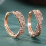 Pendientes de aro chapados en oro con circonita sintética con incrustaciones brillantes de lujo para mujer, accesorios de joyería de boda diarios exquisitos a la moda 4