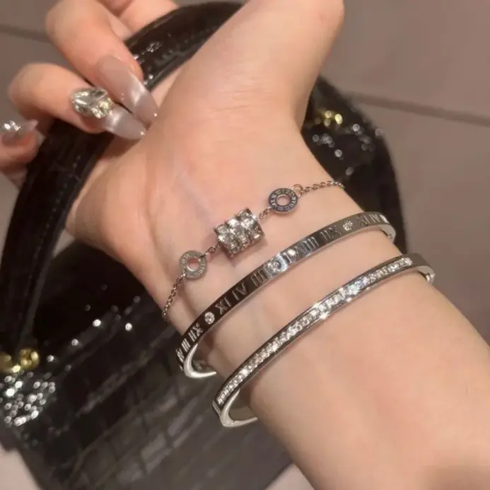 1 Uds. Pulsera apilada con números romanos con incrustaciones de circón brillante para mujer, accesorios de joyería exquisitos de moda para uso diario 2
