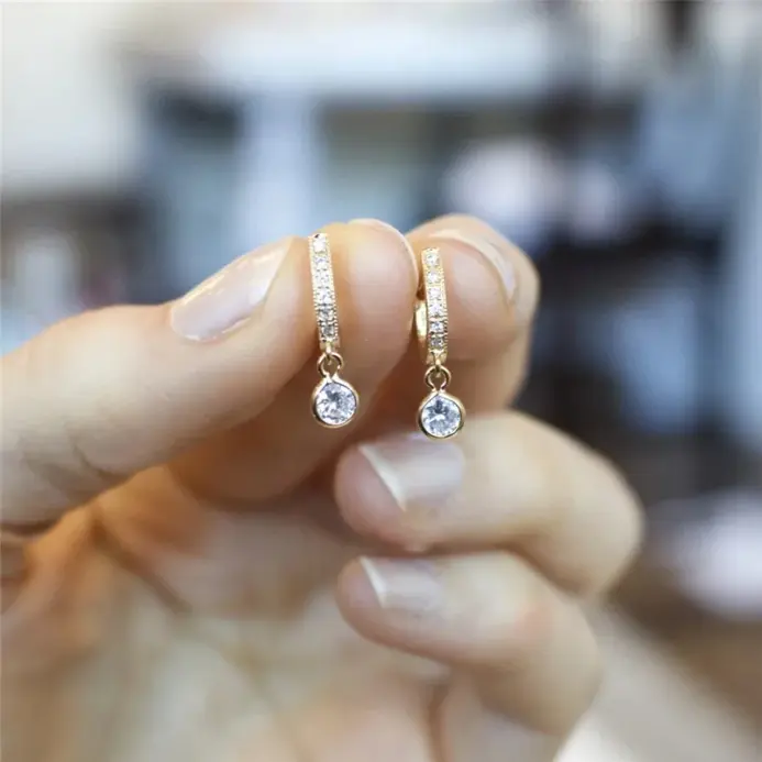 pendientes colgantes de disco simples para mujer, piedra CZ con incrustaciones, accesorios de moda para mujer, joyería versátil para uso diario para niñas 1
