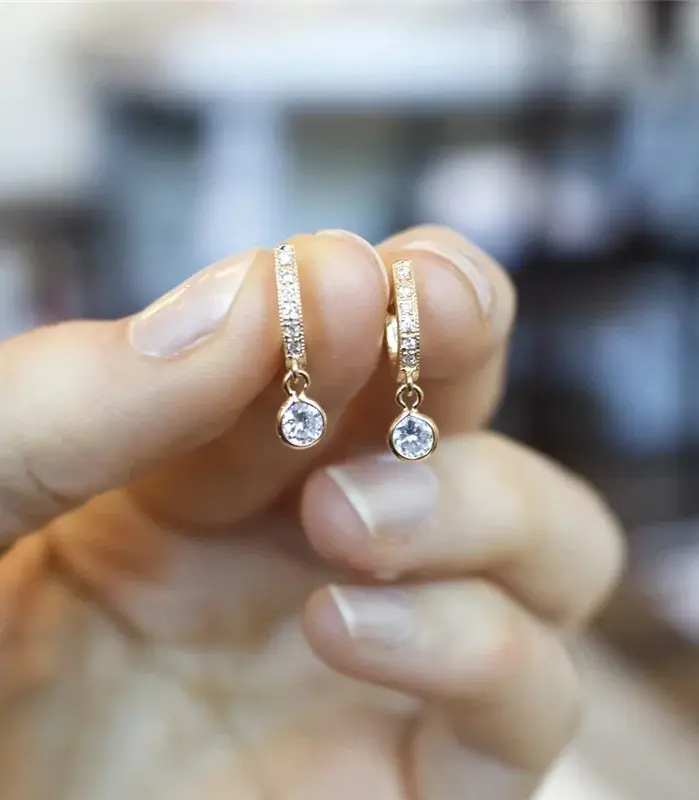 pendientes colgantes de disco simples para mujer, piedra CZ con incrustaciones, accesorios de moda para mujer, joyería versátil para uso diario para niñas 1
