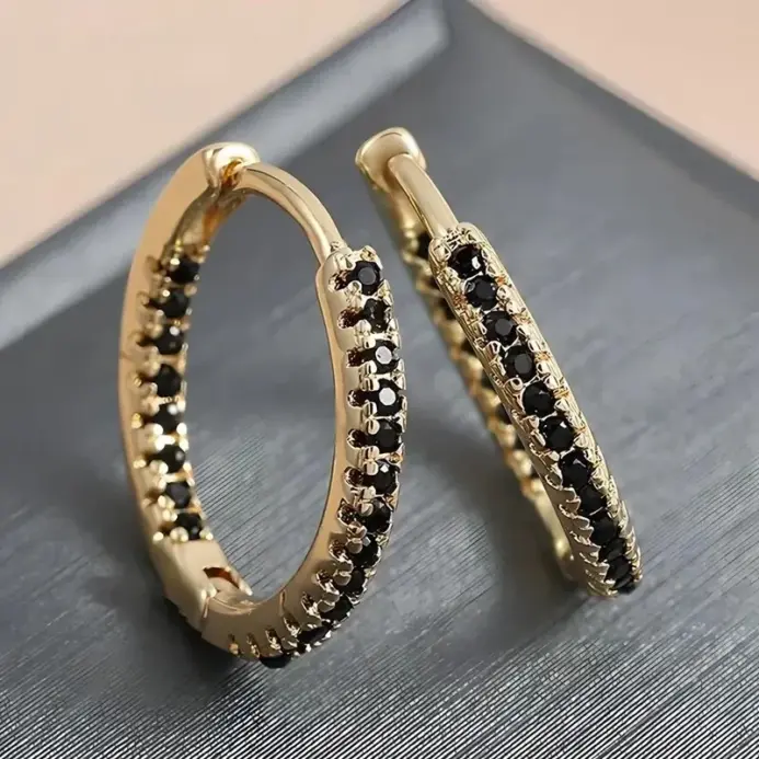 Pendientes dorados de moda para mujer con estilos de circonita de colores aleatorios, serie Ins de moda de lujo de alta gama. 2