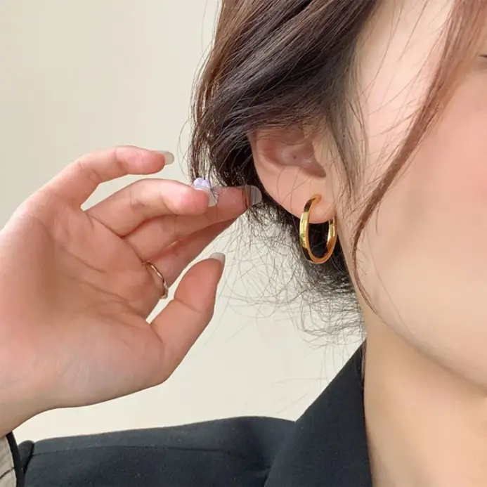 Pendientes de aro redondos grandes y sencillos para mujer, clásicos de moda, círculo para niña, joyería delicada brillante para fiesta, novedad de 2026 2