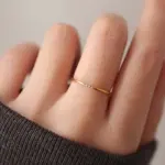 Anillo apilable de circonita pequeña pavimentada chapada en acero inoxidable, joyería fina de Color dorado 10