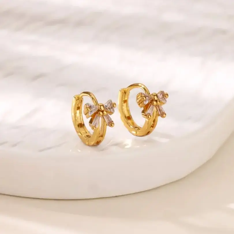 Pendientes elegantes con lazo de circón para mujer, aretes con lazo de Color dorado de acero inoxidable, regalo de joyería impermeable para boda de lujo 2