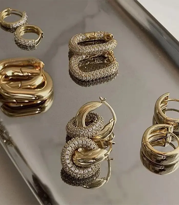 Pendientes de aro Huggie circulares de circonio a la moda para mujer, aros geométricos en forma de U, hebilla para oreja, regalo de joyería de acero inoxidable chapado en oro 1