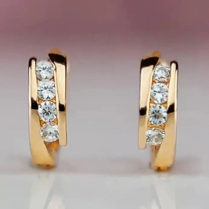 pendientes de aro de Color dorado para mujer, aretes circulares llamativos para uso diario, joyería femenina versátil con temperamento discreto 1