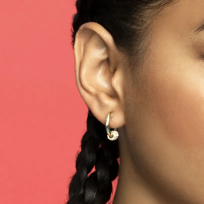 Pendientes de aro Huggies de acero inoxidable de Color dorado redondo pequeño a la moda para mujer, pendientes con dije de Triple engranaje de circonia CZ, hebilla para oreja 5