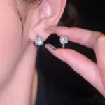 Pendientes de aro pequeños de moissanita de 1,0 quilates, pendientes de aro de diamante de laboratorio, pendientes de cartílago de plata esterlina para mujeres, niñas y adolescentes 3