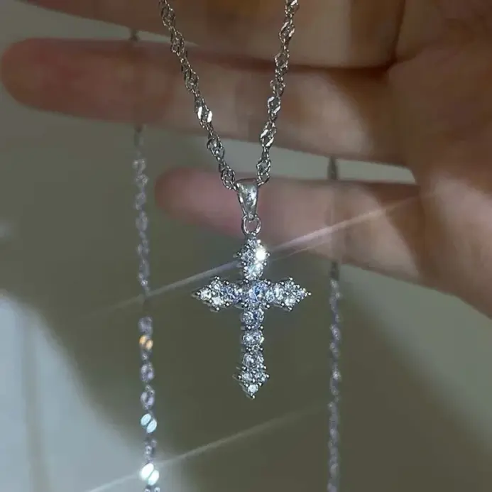 Collar con colgante de Cruz de circón de cristal brillante para mujeres y niñas, collar de cadena fina de Color plateado Punk, joyería de fiesta, regalo de cumpleaños 1