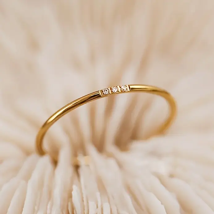 Anillo apilable de circonita pequeña pavimentada chapada en acero inoxidable, joyería fina de Color dorado 1