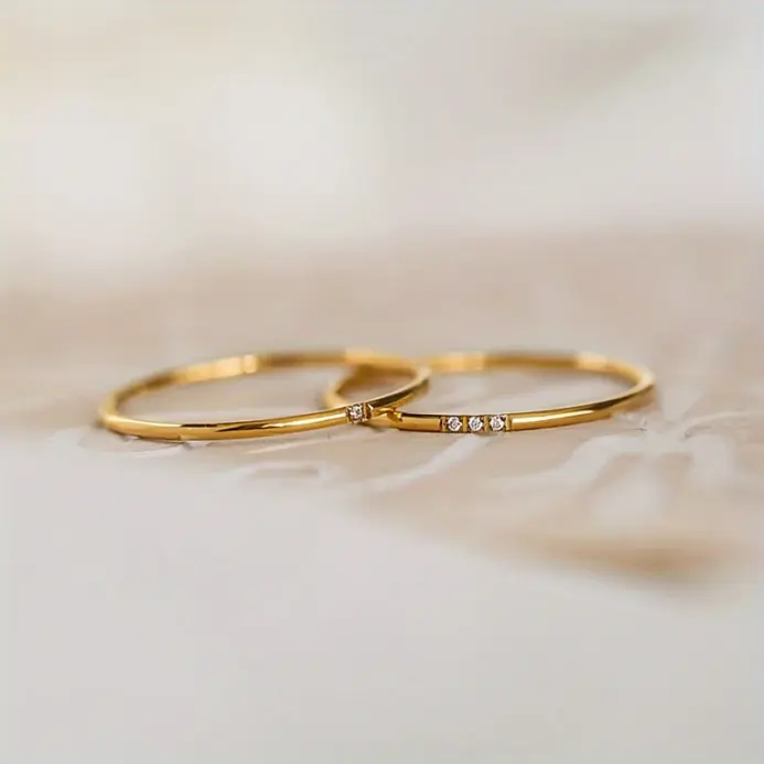 Anillo apilable de circonita pequeña pavimentada chapada en acero inoxidable, joyería fina de Color dorado 2