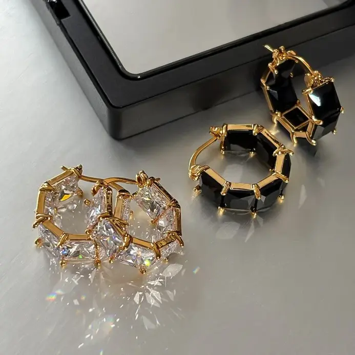 Pendientes de aro chapados en oro con circonita cúbica para mujer, lujosos regalos de joyería para fiesta Huggies 2