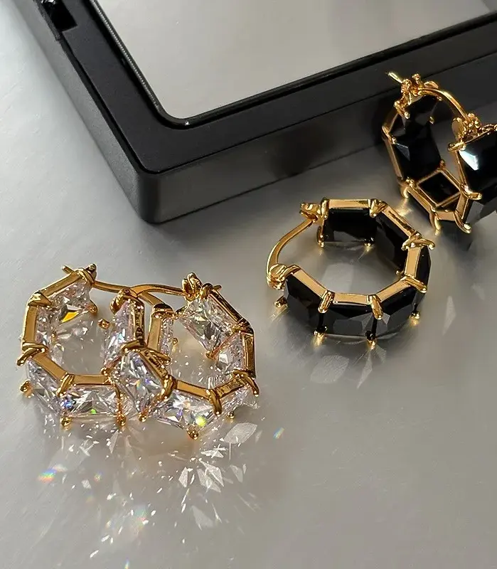 Pendientes de aro chapados en oro con circonita cúbica para mujer, lujosos regalos de joyería para fiesta Huggies 2