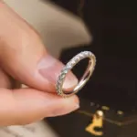 Anillos de boda de moissanita de 5 piedras, banda de media eternidad de corte brillante redondo, anillo de boda de diamante de laboratorio de plata 925 de 3mm para mujeres y hombres 47 Anillos de boda de moissanita de 5 piedras, banda de media eternidad de corte brillante redondo, anillo de boda de diamante de laboratorio de plata 925 de 3mm para mujeres y hombres 47