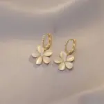 Exquisitos pendientes de ópalo con forma de flor para mujer, aretes coreanos de cristal brillante con perlas de imitación y hojas florales, joyería para fiesta y boda 5
