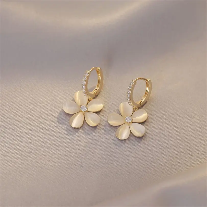 Exquisitos pendientes de ópalo con forma de flor para mujer, aretes coreanos de cristal brillante con perlas de imitación y hojas florales, joyería para fiesta y boda 5