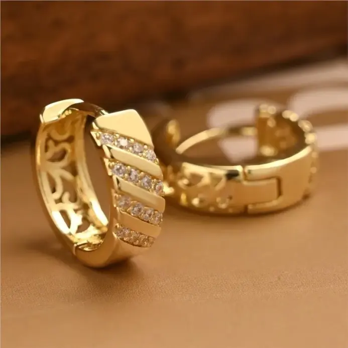 Pendientes de aro de circón chapados en oro de 18 quilates para mujer, Huggies gruesos geométricos antialérgicos, regalos de joyería para fiesta al por mayor 1