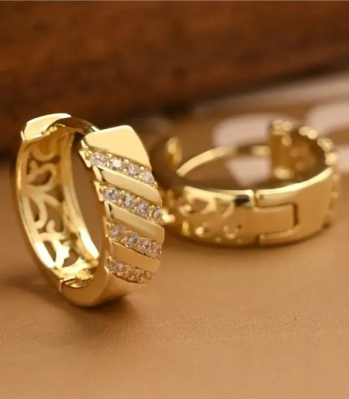 Pendientes de aro de circón chapados en oro de 18 quilates para mujer, Huggies gruesos geométricos antialérgicos, regalos de joyería para fiesta al por mayor 1