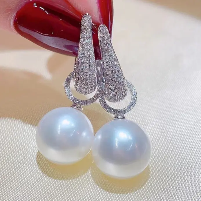 Huitan-pendientes colgantes de perlas de imitación para mujer, joyería elegante de lujo de Color plateado con circonita cúbica ostentosa, tendencia 2