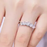 Anillos de boda de moissanita de 5 piedras, banda de media eternidad de corte brillante redondo, anillo de boda de diamante de laboratorio de plata 925 de 3mm para mujeres y hombres 25 Anillos de boda de moissanita de 5 piedras, banda de media eternidad de corte brillante redondo, anillo de boda de diamante de laboratorio de plata 925 de 3mm para mujeres y hombres 25