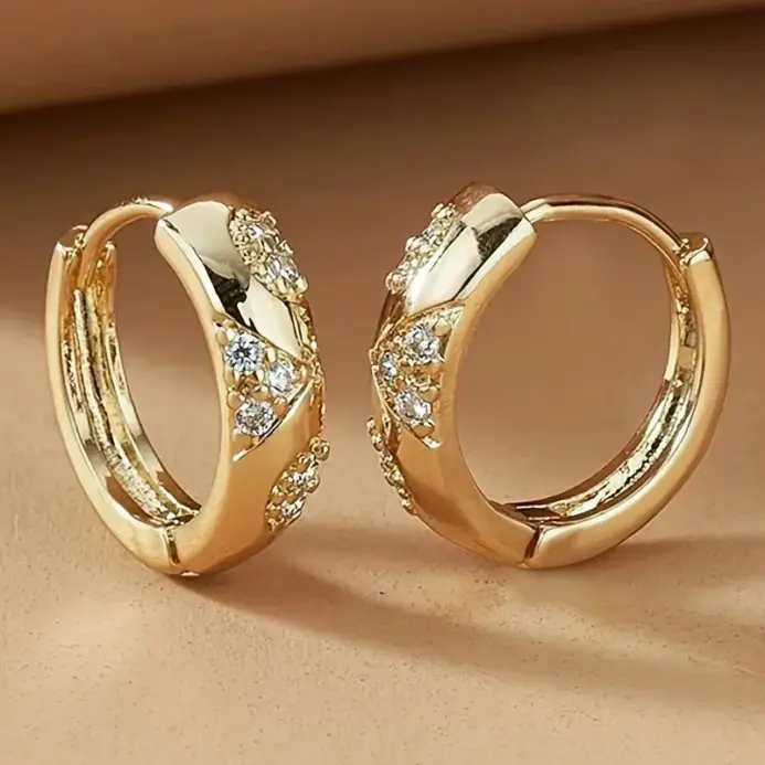 Pendientes de aro elegantes de Color dorado para mujer, accesorios para las orejas de circonia cúbica brillantes y exquisitos, joyería de fiesta usable diaria discreta 2