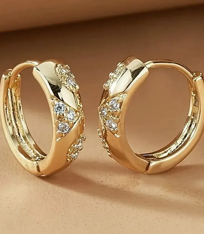 Pendientes de aro elegantes de Color dorado para mujer, accesorios para las orejas de circonia cúbica brillantes y exquisitos, joyería de fiesta usable diaria discreta 2