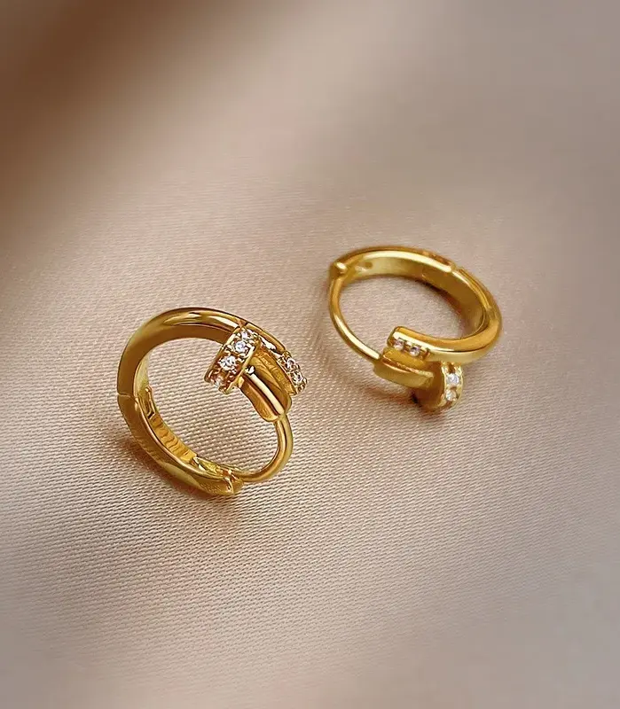 Encantador pendiente de aro redondo de cristal brillante para mujer, pendientes minimalistas en forma de uña, joyería de moda dorada/plateada 2