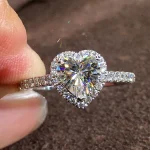 Huitan-anillos estéticos brillantes con diseño de corazón para mujer, accesorios para dedo de circonia cúbica brillante, joyería de compromiso exquisita 3
