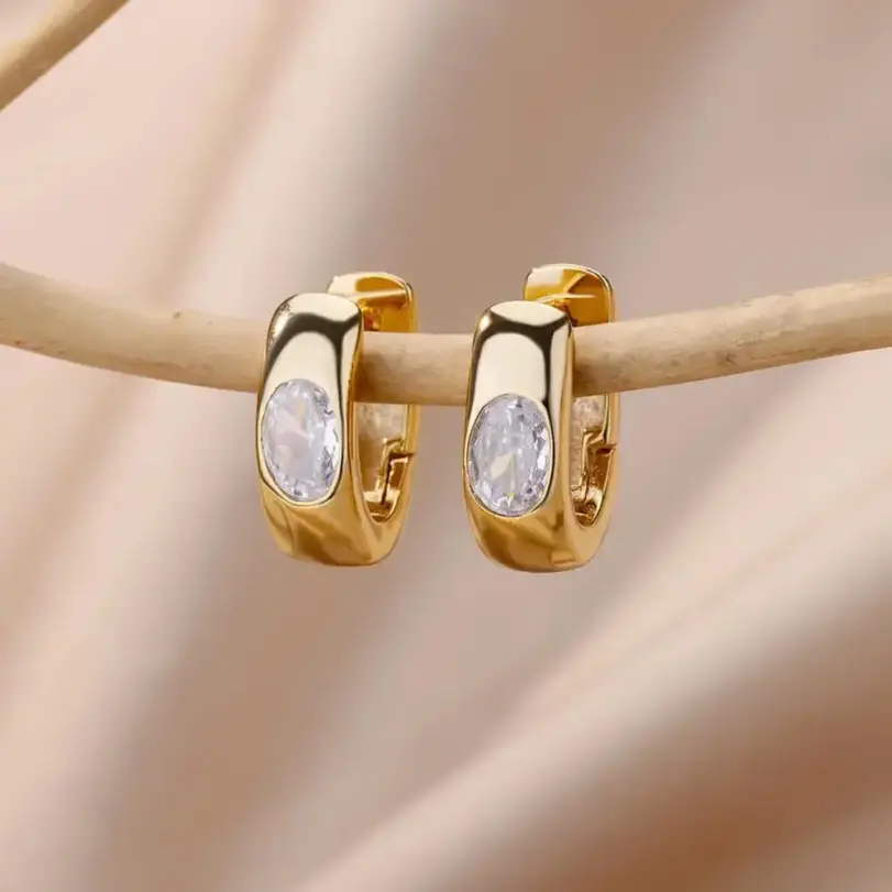 Pendientes de aro de circonia Retro para mujer, aretes perforados de acero inoxidable, pendientes de diseño de nicho simples de lujo ligeros 3