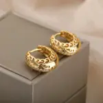 Pendientes de aro de flor hueca de circón para mujer y niña, tejido de acero inoxidable, exquisito pendiente redondo, regalo de joyería de boda 1