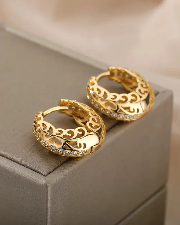 Pendientes de aro de flor hueca de circón para mujer y niña, tejido de acero inoxidable, exquisito pendiente redondo, regalo de joyería de boda 1