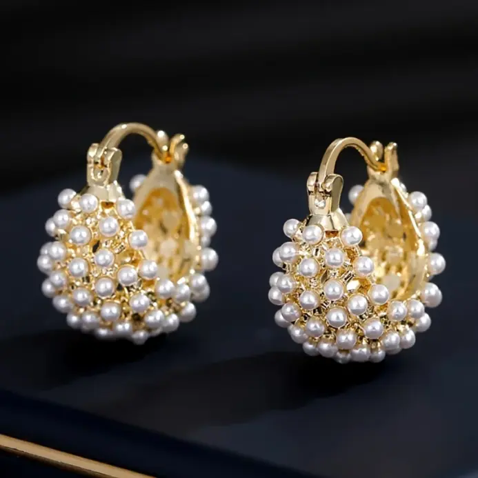 Deslumbantes pendientes de perlas artificiales, diseño de lujo premium, elegancia atemporal para un acento de oreja de moda, es adecuado para uso diario 2