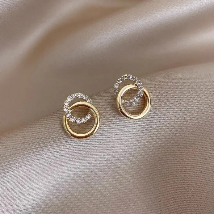 Pendientes geométricos de doble aro de Color dorado, pendientes de diamantes de imitación con incrustaciones brillantes, joyería de lujo ligera a la moda para mujer 1