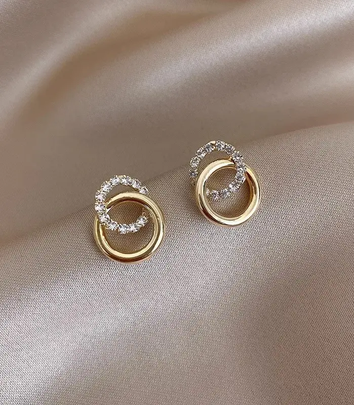 Pendientes geométricos de doble aro de Color dorado, pendientes de diamantes de imitación con incrustaciones brillantes, joyería de lujo ligera a la moda para mujer 1