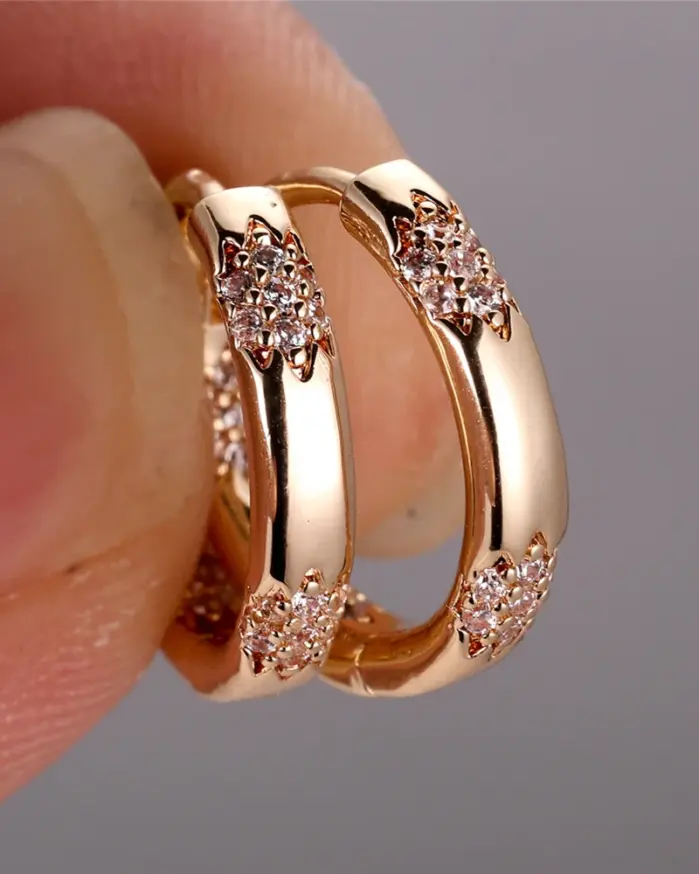 Pendientes de aro de piedra de cristal de circón blanco para mujer, joyería de boda de lujo, Color dorado, moda femenina 1
