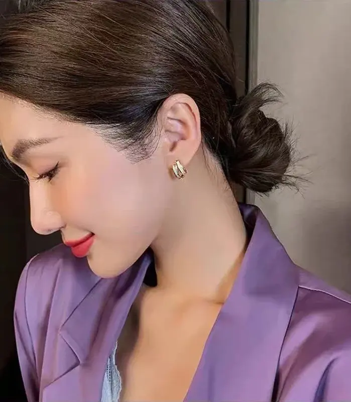 Pendientes de tuerca de Metal con arco de circón para mujer, joyería de moda coreana, accesorios elegantes para fiesta, estudiantes y niñas, nuevo diseño 2024 2