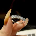 Anillos de boda de moissanita de 5 piedras, banda de media eternidad de corte brillante redondo, anillo de boda de diamante de laboratorio de plata 925 de 3mm para mujeres y hombres 37 Anillos de boda de moissanita de 5 piedras, banda de media eternidad de corte brillante redondo, anillo de boda de diamante de laboratorio de plata 925 de 3mm para mujeres y hombres 37
